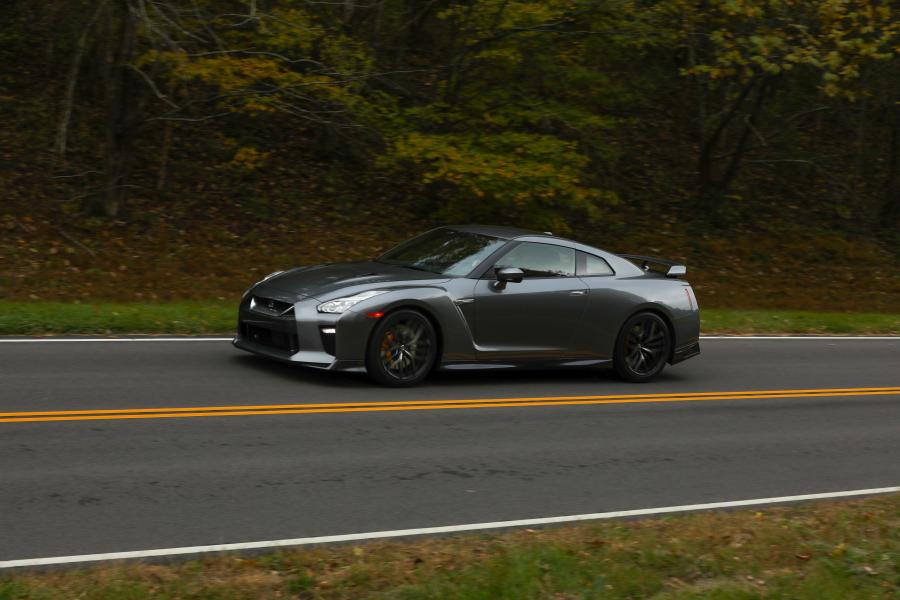  Nissan GT-R Pure (R35) 2017 года  (NA) (фото 6 из 21)
